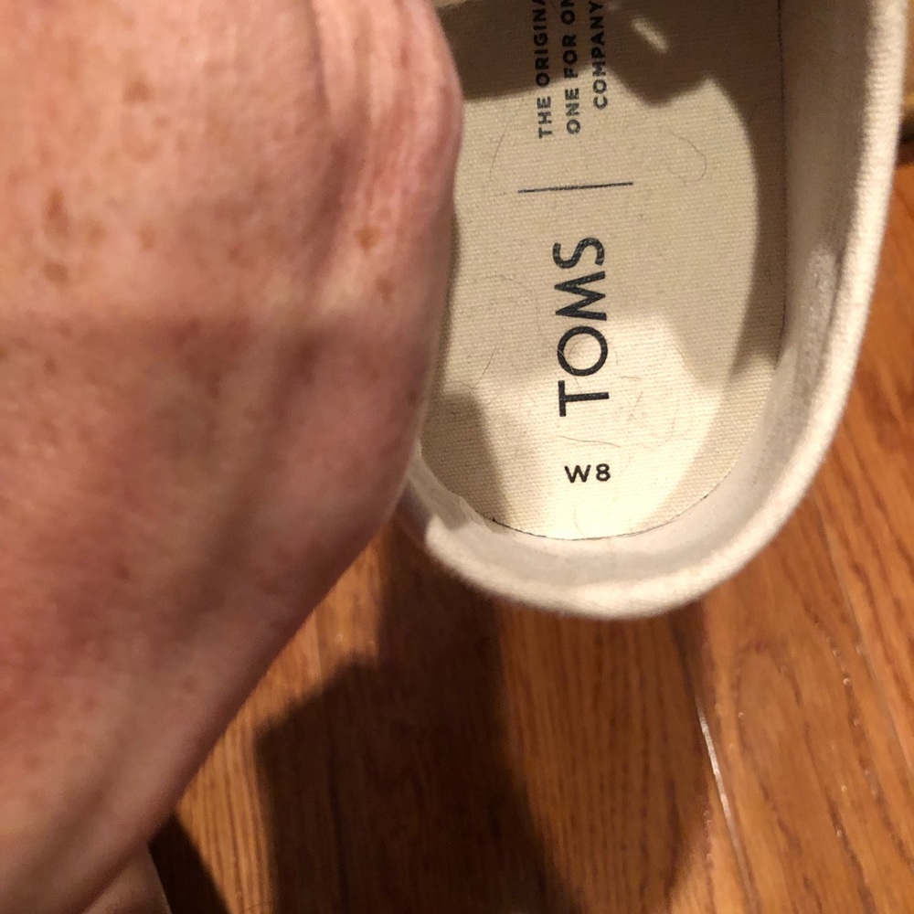 Toms - Picture 2 of 4